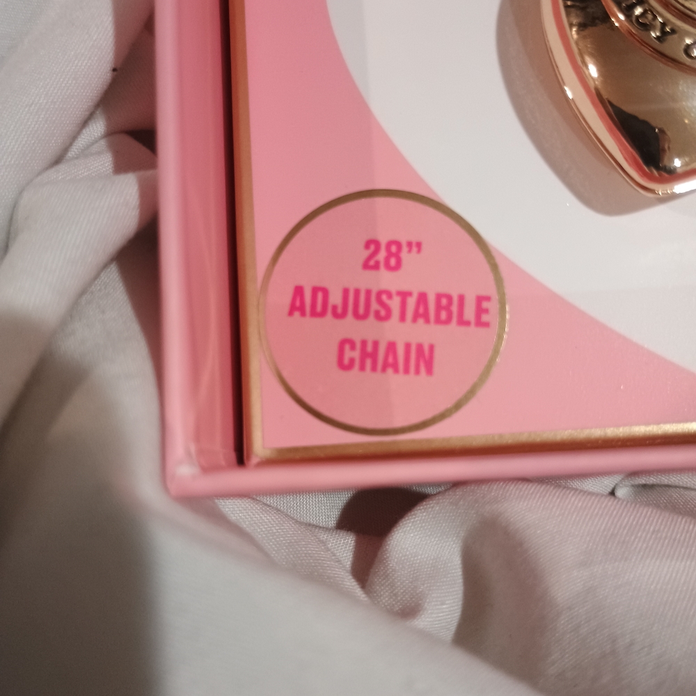 New Juicy Couture Gold Chunky Heart Necklace With Spell Out 28" Adjustable Chain - Picture 3 of 3